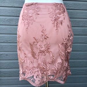 BANJUL brand stunning pink lace form fitting skirt